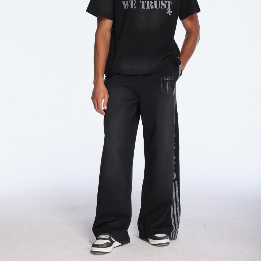 Draco Draco Army Pants – Black – on model