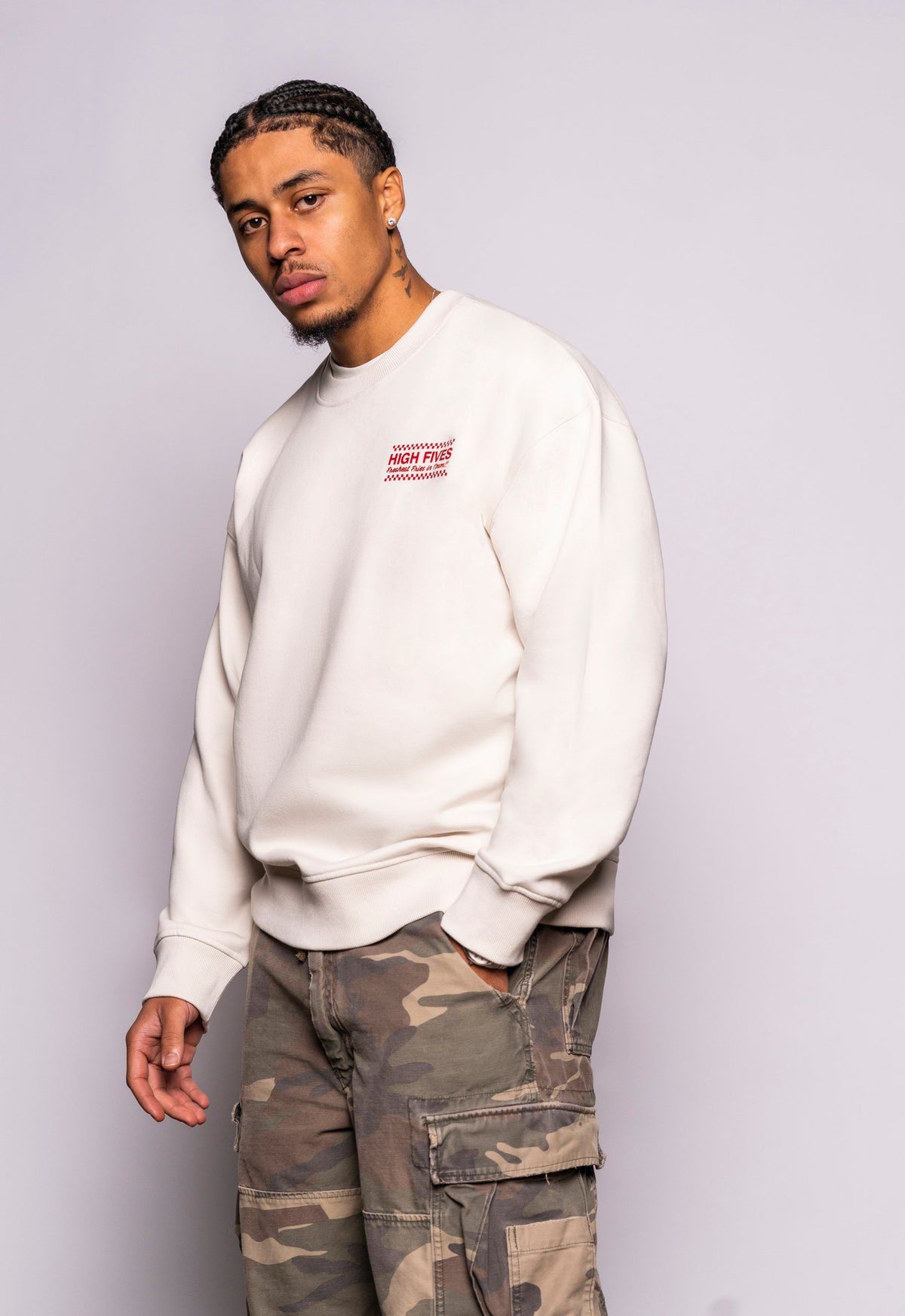 Fresh Flavours High Fives Sweatshirt – Cream – front view