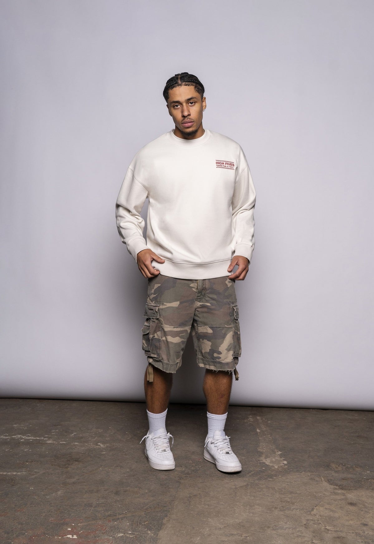 Fresh Flavours High Fives Sweatshirt – Cream – on model