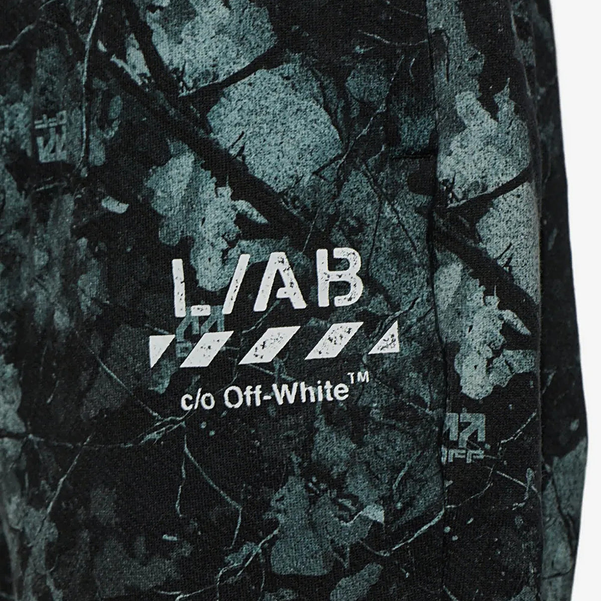 Off-White Printed Camo Set – Black – detail view